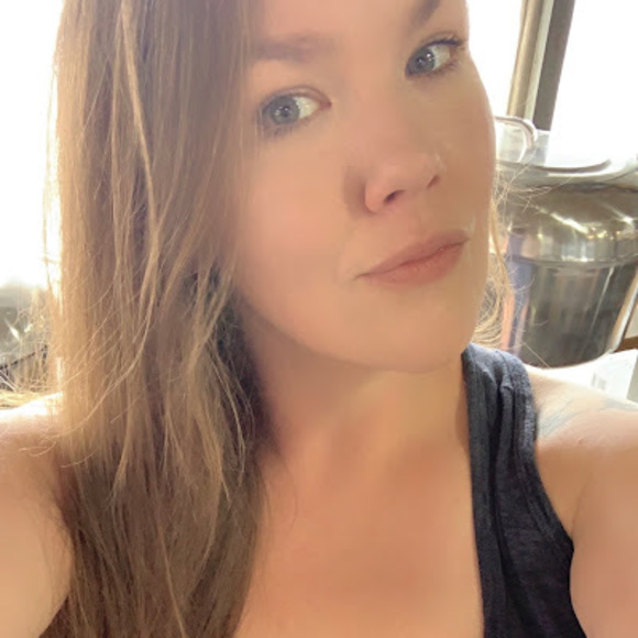 Meet your Posher, Jennifer - Picture 1 of 1